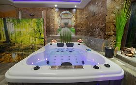 APARTAMENTOS LA VEGUILLA , LA VEGUILLA DELUXE JACUZZI y LA VEGUILLA JUNIOR
